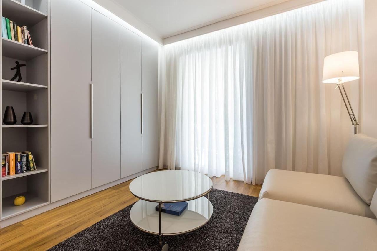 Elegant Apartment W Great Balcony In Vouliagmeni アテネ エクステリア 写真