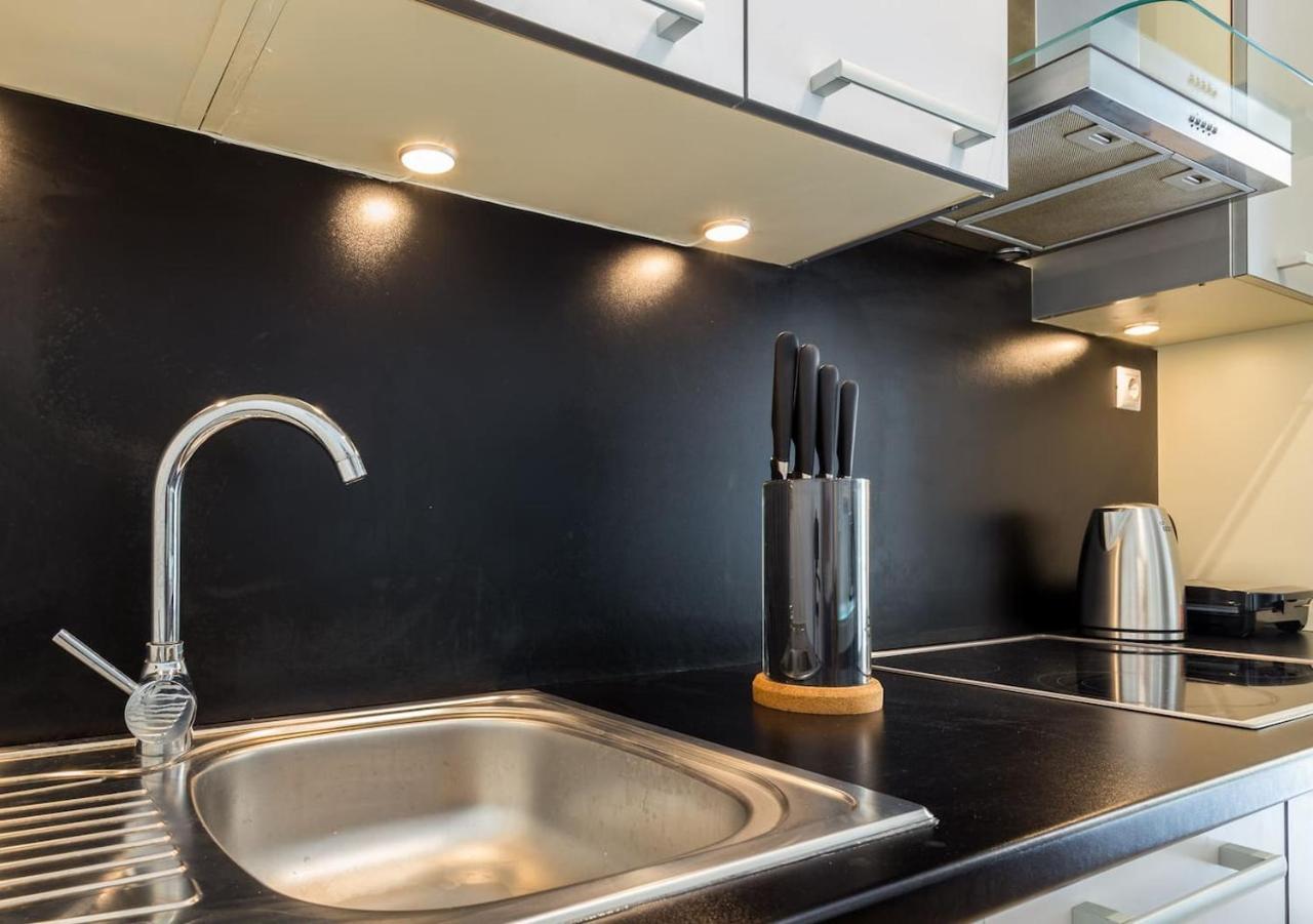 Elegant Apartment W Great Balcony In Vouliagmeni アテネ エクステリア 写真