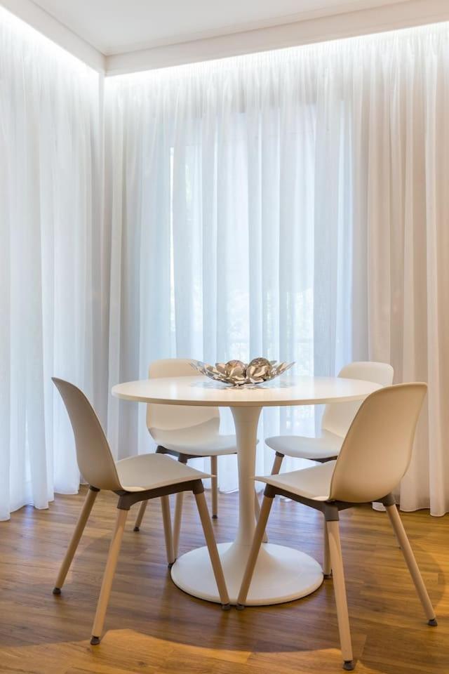 Elegant Apartment W Great Balcony In Vouliagmeni アテネ エクステリア 写真
