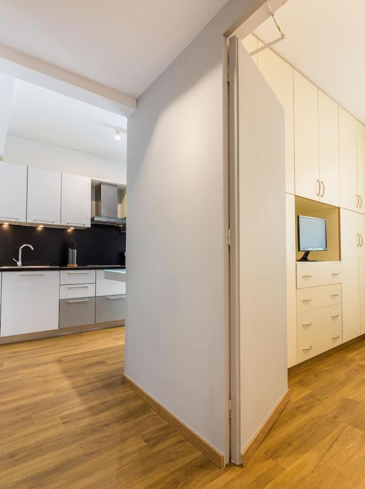 Elegant Apartment W Great Balcony In Vouliagmeni アテネ エクステリア 写真