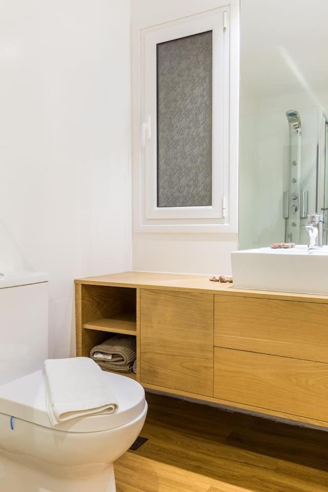 Elegant Apartment W Great Balcony In Vouliagmeni アテネ エクステリア 写真