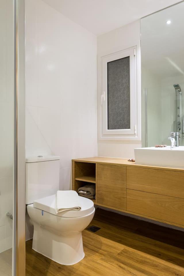 Elegant Apartment W Great Balcony In Vouliagmeni アテネ エクステリア 写真
